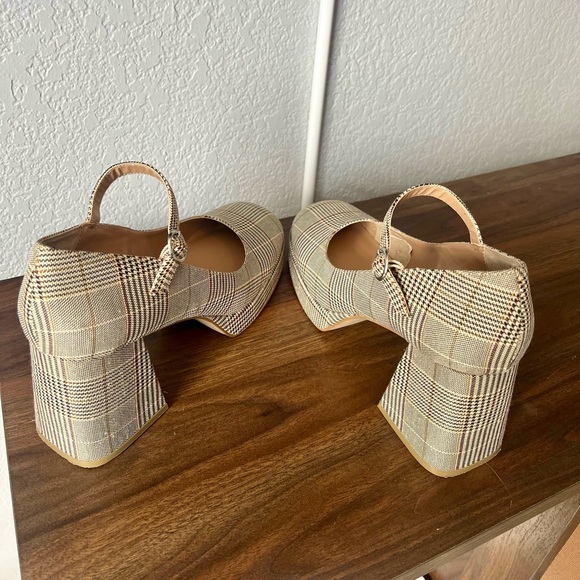 Steve Madden platform Maryjane with block heel. - Picture 5 of 8